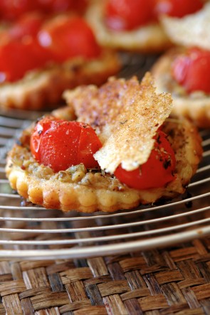 Tarta con tomate y atun