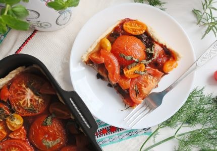 TOMATO PIE WITH THYME AND LEMON MUSTARD